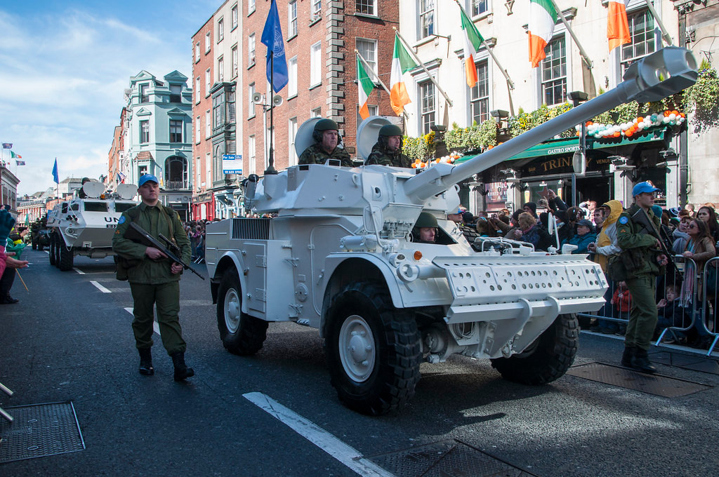 Chiều dài của nòng pháo này là 4125mm tương đương với 33 lần đường kính nòng, hành trình giật ngược khi khai hoả tối đa là 570mm kèm theo đó là tầm bắn tối đa 900 mét với sơ tốc đầu nòng tương đương 750 m/s. Nguồn ảnh: Defence.