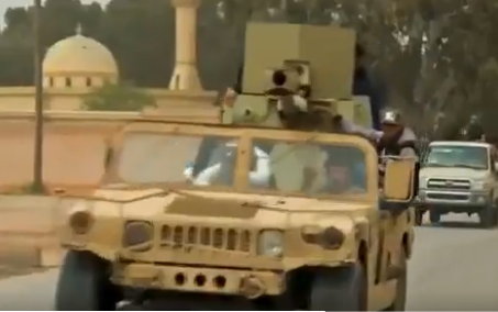 Đáng tiếc là trong những hình ảnh hiếm hoi được ghi lại, không có hình ảnh nào ghi lại quá trình khai hoả của khẩu pháo tự hành tự chế này trong thực chiến nên chúng ta vẫn chưa biết được hiệu quả tác chiến của cơ cấu tự hành "năm cha ba mẹ" này. Nguồn ảnh: Twitter.