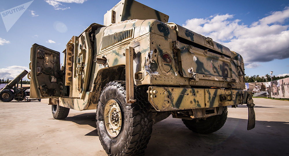 Rẻ, bền bỉ và cơ động cao chính là những điểm quan trọng nhất đã làm nên thành công của xe thiết giáp Humvee trên khắp thế giới. Biết được điều này, nhiều nỗ lực độ chế xe Humvee đã diễn ra khắp Trung Đông trong thời gian vừa qua. Nguồn ảnh: Sputnik.