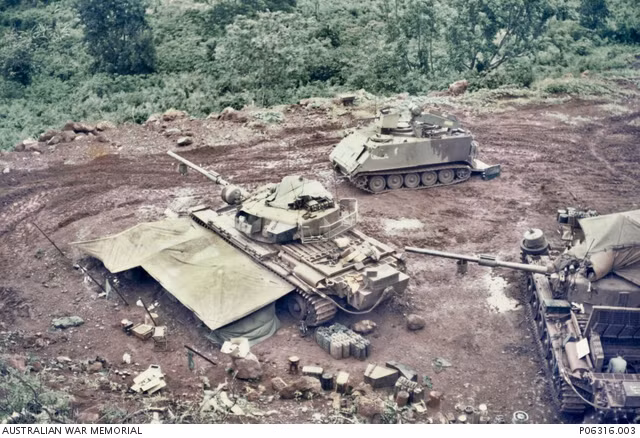 Centurion có chiều dài tổng cộng lên tới 9,8 mét nếu tính cả pháo - đây cũng là một điểm trừ nữa của loại xe tăng này vì chiều dài quá khổ này là không thể chấp nhận được trong tác chiến đô thị. Nguồn ảnh: Historyonline.