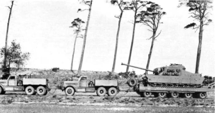 Đúng với tên gọi Tortoise (nghĩa là Con Rùa), xe tăng Tortoise nặng khủng khiếp, tổng trọng lượng lên tới 78 tấn khiến cho nó di chuyển cực kỳ lề mề - như một chú rùa trên chiến trường. Nguồn ảnh: Warhistoryonline.