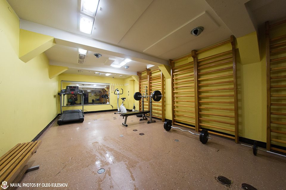 Tuy nhiên bên trong tàu thậm chí còn có phòng tập thể hình dành cho thuỷ thủ đoàn và binh lính. Nguồn ảnh: Oleg.