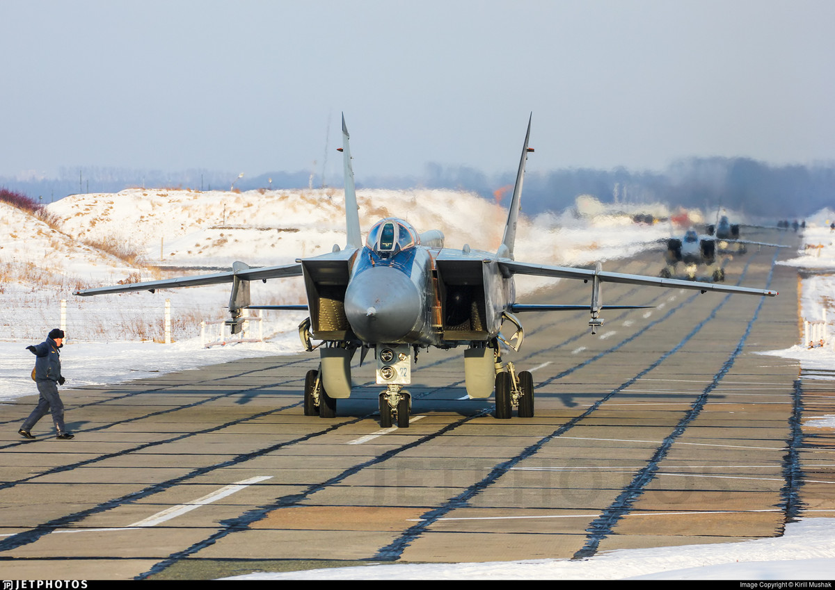 Loại tên lửa được sử dụng để MiG-31 bắn hạ đồng đội MiG-31 của mình là tên lửa R-33 không đối không tầm xa - loại tên lửa tương đương với AIM-54 Phoenix của Không quân Mỹ. Nguồn ảnh: Jetphoto.