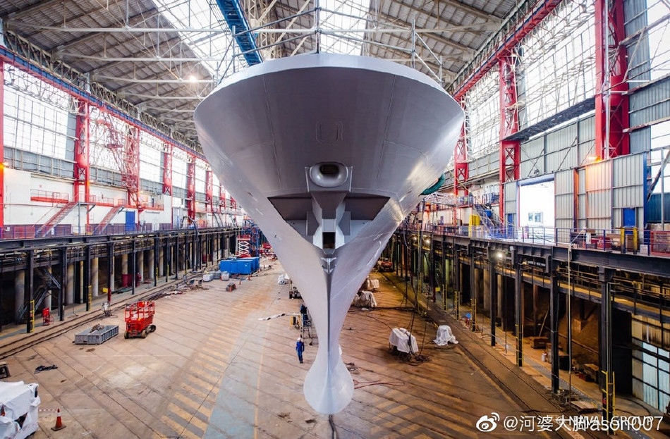 Dự tính giá thành cho mỗi chiếc khinh hạm FREMM vào khoảng từ 470 triệu Euro cho tới tối đa 670 triệu Euro. Khác biệt về giá thành này phụ thuộc vào cấu hình vũ khí và loại động cơ được từng nước lựa chọn. Nguồn ảnh: Sina.