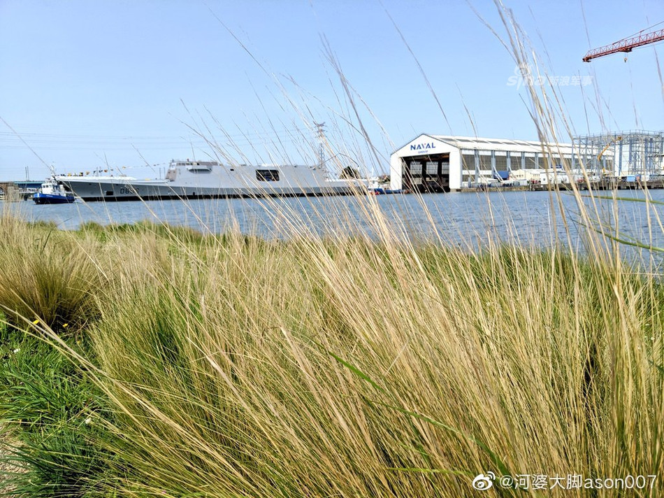 Khác biệt về tốc độ này là do thiết kế của hai phiên bản lớp FREMM dành cho hai quốc gia không sử dụng cùng một loại động cơ. Trong khi Pháp sử dụng động cơ do MTU chế tạo thì Italia lại sử dụng động cơ của Isotta Fraschini với công suất nhỉnh hơn. Nguồn ảnh: Sina.