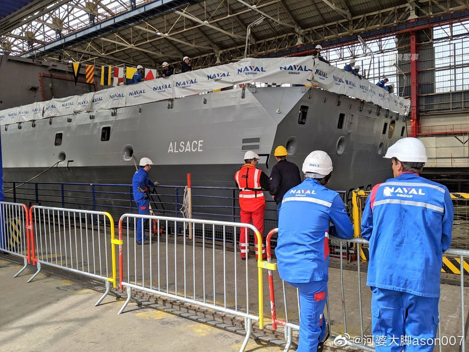 Theo dự kiến ban đầu, Italy sẽ đưa vào trang bị 10 khinh hạm loại này, Pháp 17 chiếc, Morocco 1 chiếc và Ai Cập 1 chiếc. Tuy nhiên phía Pháp đã huỷ đặt hàng 9 chiếc, chỉ còn nhận 8 chiếc. Nguồn ảnh: Sina.