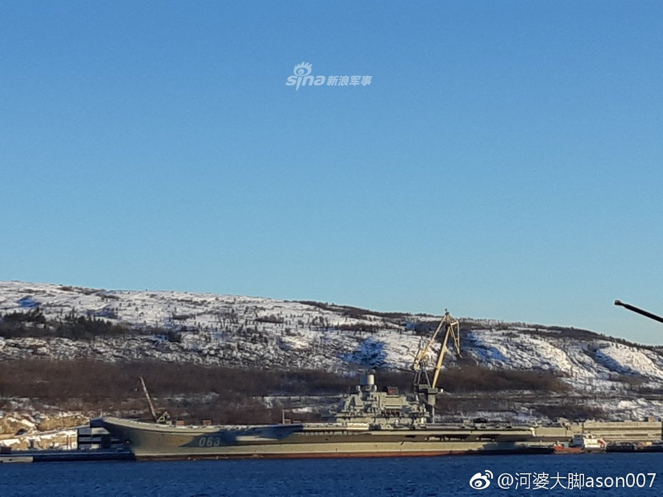 Hiện tại tàu sân bay Kuznetsov đang được sửa chữa tại Nhà máy Sửa chữa Tàu biển ở Murmansk. Nguồn ảnh: Sina.