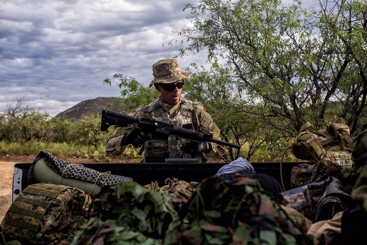 Các nhóm dân quân tự vệ này thường có những buổi picnic dã ngoại kiêm huấn luyện ngoài trời hàng tháng. Nguồn ảnh: Newyorktimes.