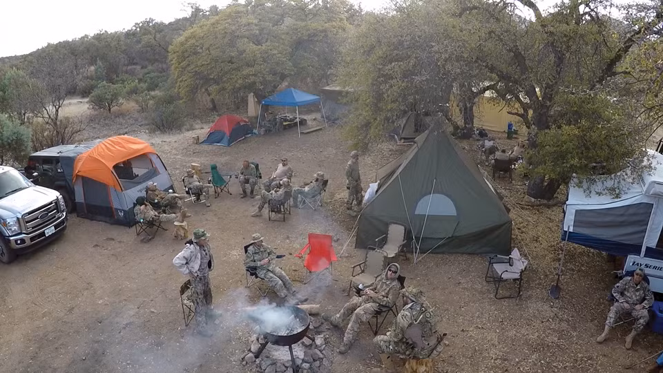 Tại đây, những người thuộc dân quân tự vệ thậm chí còn mang cả vợ con và gia đình tới để tham gia vào các hoạt động nhằm khơi dậy và lan toả lòng yêu nước. Nguồn ảnh: Newyorktimes.