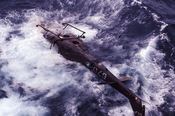 Sau hơn 20 năm gây chiến ở Việt Nam, hơn 5 vạn lính Mỹ thiệt mạng và cuối cùng người Mỹ vẫn phải "bỏ của chạy lấy người" theo đúng nghĩa đen. Nguồn ảnh: CBS.