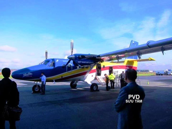 Tầm bay tối đa của DHC-6-400 lên tới 1480 km hoặc 7 tiếng bay liên tục tuỳ thuộc điều kiện nào đến trước. Kèm theo đó là trần bay 7620 mét so với mực nước biển và tiêu thụ 212 kg nhiên liệu mỗi tiếng ở tốc độ 270 km/h - tốc độ tiết kiệm nhiên liệu nhất. Nguồn ảnh: PVD.