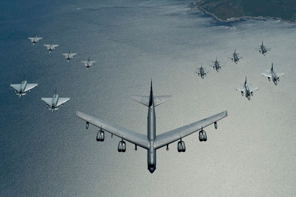 Hiện tại, ngoài Việt Nam chưa có một quốc gia nào trên thế giới từng bắn hạ được pháo đài bay này. Chiếc B-52 rơi ở Trung Đông tuần vừa rồi vẫn chưa được Mỹ thừa nhận là bị bắn hạ bởi Taliban. Nguồn ảnh: BI.