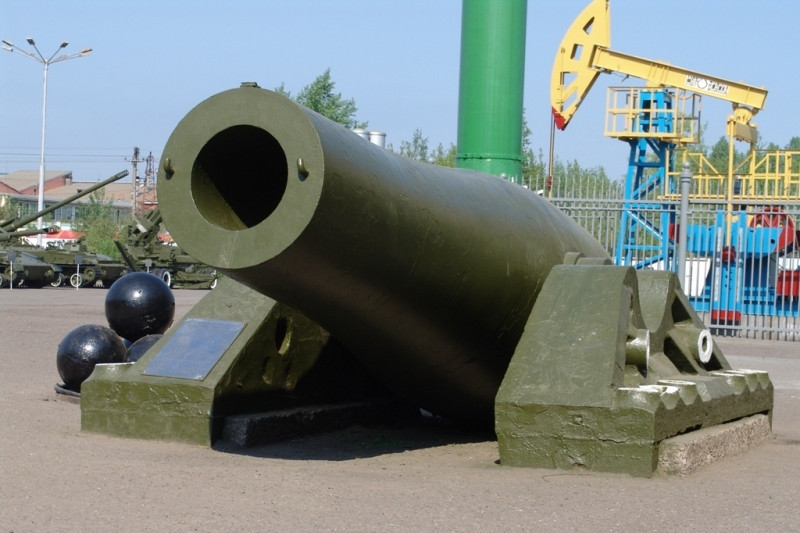 Một phên bản khác của khẩu pháo Sa Hoàng. Trong khi Sa Hoàng thực chất chỉ là khẩu pháo mang tính trưng bày, khẩu pháo mang tên Perm Tsar này lại được chế tạo để thực chiến với tầm bắn tối đa 1,2 km.
