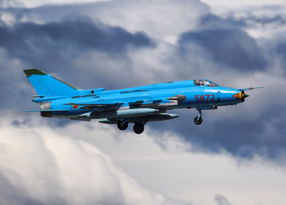 Vụ tai nạn gần đây nhất liên quan tới loại máy bay Su-22 của Việt Nam diễn ra ở Nghệ An khi chiếc Su-22 mang số hiệu 8551 thuộc biên chế Trung đoàn Không quân 921, Sư đoàn 371 bị rơi trong lúc bay huấn luyện. Nguồn ảnh: Jetphoto.