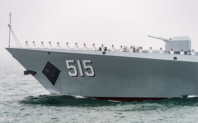 Tổng cộng có 8 khinh hạm loại Type 054 tham gia cuộc duyệt binh hôm 23/4 vừa rồi. Nguồn ảnh: BI.