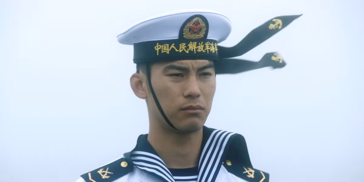 Dù buổi duyệt binh hải quân hôm 23/4 vừa rồi tại Quân cảng Thanh Đảo của Hải quân Trung Quốc có phần không thành công do thời tiết dày đặc sương mù, tầm nhìn chỉ dưới 1 hải lý nhưng truyền thông quốc tế vẫn để mắt thấy rất nhiều loại vũ khí khủng được hải quân Trung Quốc mang ra trình diễn. Nguồn ảnh: BI.