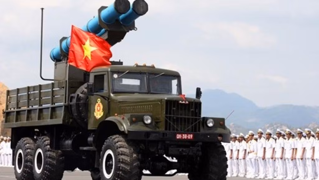 Cụ thể, phiên bản phóng từ tàu chiến và các loại tàu mặt nước có tên là TRIGON, phiên bản phóng từ cơ cấu phóng trên không trước đây được định danh là MARS nhưng sau này lại đổi tên thành Rampage và mới chỉ được đưa vào biên chế phục vụ không quân Israel từ đầu năm nay. Nguồn ảnh: Baodatviet.