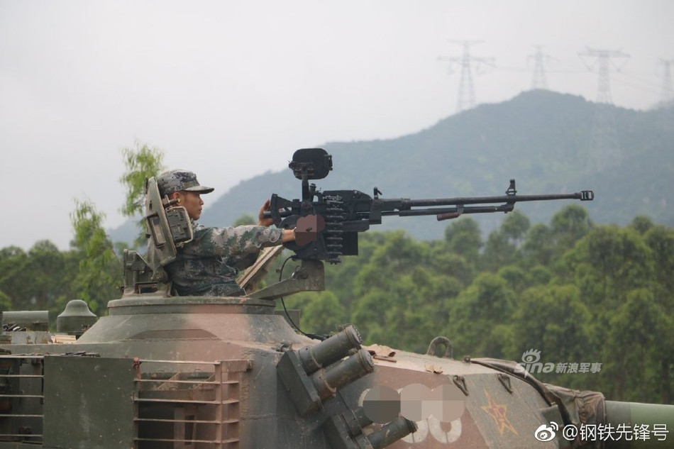 Có trọng lượng tổng cộng 42,8 tấn, Type 96 dài 6,33 mét, rộng 3,45 mét và cao 2,3 mét. Loại xe tăng này được trang bị một khẩu pháo nòng trơn cỡ nòng 125mm và hệ thống nạp đạn tự động cho phép kíp chiến đấu giảm còn 3 người. Nguồn ảnh: Sina.