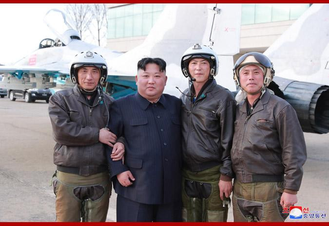 Chiếc MiG-29 đầu tiên do Triều Tiên tự lắp ráp và sản xuất cất cánh bay thử vào ngày 15/4/1993. Loại máy bay do nước này tự sản xuất có hiệu năng sử dụng và khả năng cơ động gần như tương tự so với phiên bản gốc của Liên Xô. Nguồn ảnh: Sina.