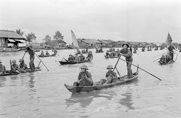 Ngày 2/5/1975, tỉnh cuối cùng là Châu Đốc được ta giải phóng mà không gặp khó khăn gì vì toàn bộ bộ máy chính quyền cũ cùng tàn binh của quân đội Sài Gòn đã buông súng theo lệnh của Tổng thống Dương Văn Minh từ hôm 30/4. Nguồn ảnh: TL.