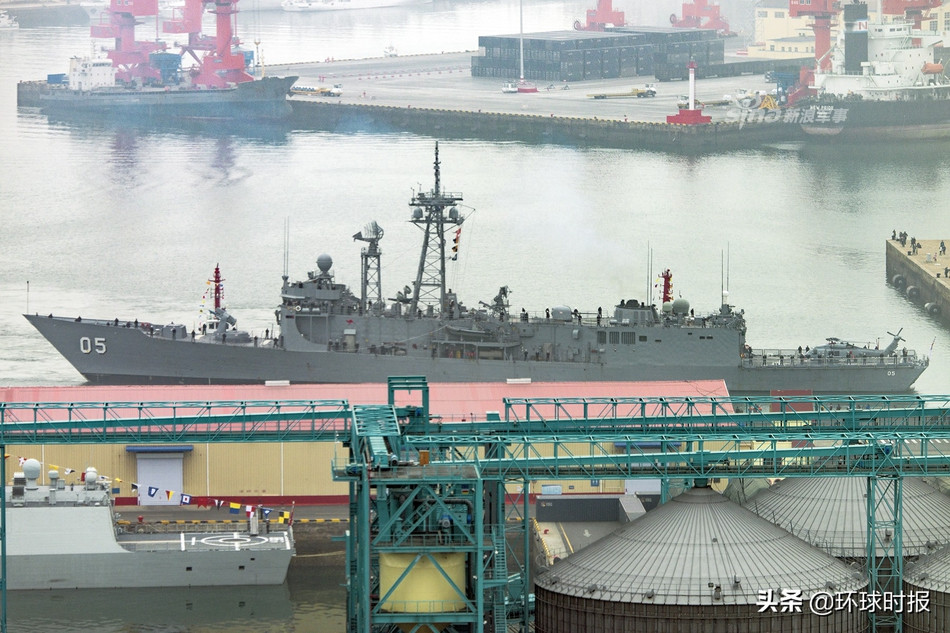 Khinh hạm HMAS Melbourne của Hải quân Australia. Khinh hạm này được hải quân Australia trang bị từ năm 1992 và được đóng theo lớp Adelaide. Nguồn ảnh: Sina.