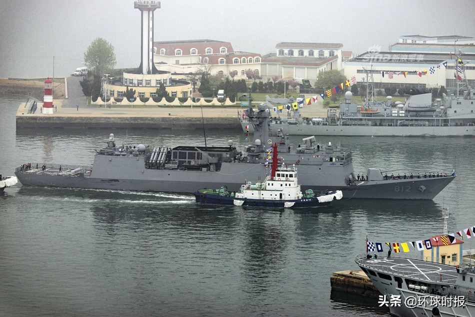 Khinh hạm Gyeonggi của Hải quân Hàn Quốc. Đây là khinh hạm được đóng theo lớp Incheon do Tập đoàn Công nghiệp nặng Huyndai của Hàn Quốc thiết kế và sản xuất. Nguồn ảnh: Sina.