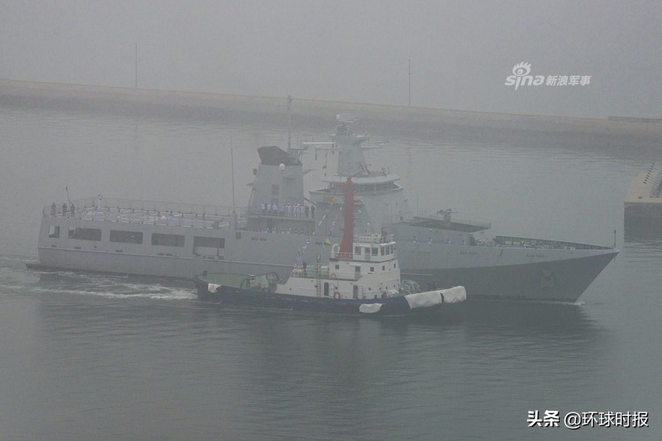 Tàu tuần tra mang tên Dalutakwa của Hải quân Brunei là một trong những tàu chiến đầu tiên có mặt tại Thanh Đảo để chuẩn bị cho cuộc duyệt binh hải quân mừng 70 năm thành lập Hải quân Quân Giải phóng Nhân dân Trung Quốc (PLAN). Nguồn ảnh: Sina.