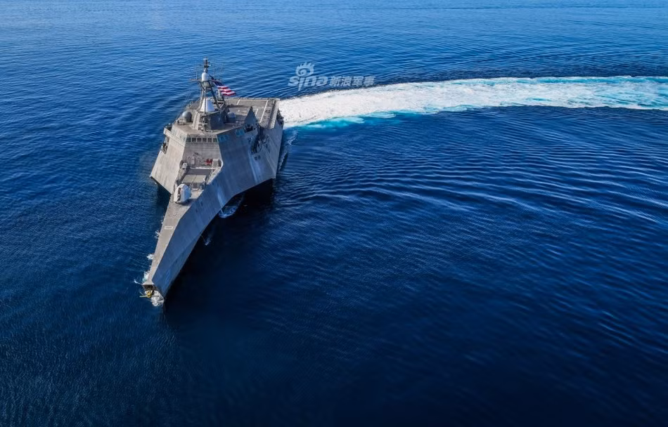 Do chỉ được thiết kế để hoạt động trong vùng biển ven bờ, tầm hoạt động của các tàu chiến đấu ven bờ lớp Independence không vượt quá 8000 km ở tốc độ hành trình 18 hải lý giờ tương đương 33 km/h. Nguồn ảnh: Sina.
