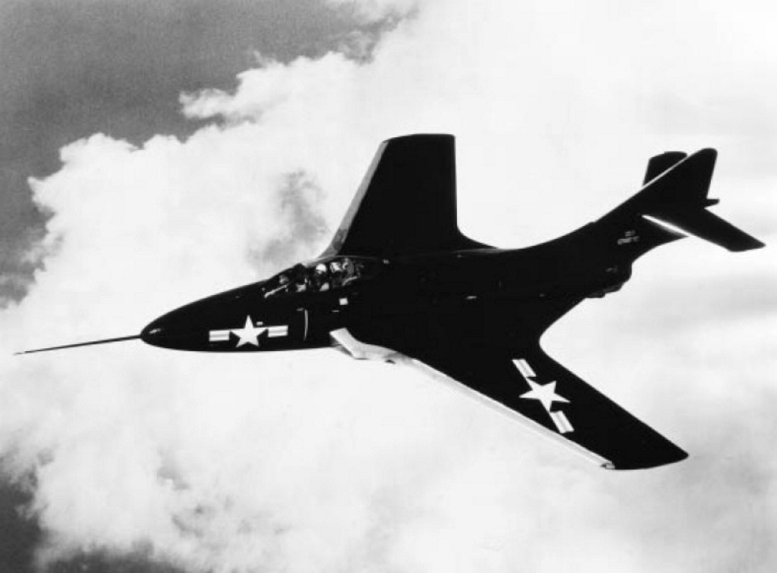 Sang tới Chiến tranh Việt Nam, F-9 Cougar được chuyển sang làm nhiệm vụ máy bay truyền tin. Nguồn ảnh: USAF.