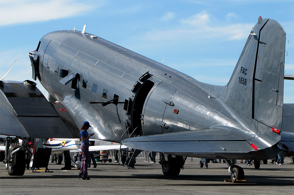 Thời gian đầu, máy báy AC-47 đã gây thiệt hại cho các đoàn xe vận tải của Quân Giải phóng do yếu tố bất ngờ. Tuy nhiên sau đó ta đã chủ động sáng tạo, sử dụng xe tăng để dụ hỏa lực AC-47 tách khỏi các đoàn xe vận tải. Nguồn ảnh: Thearchive.