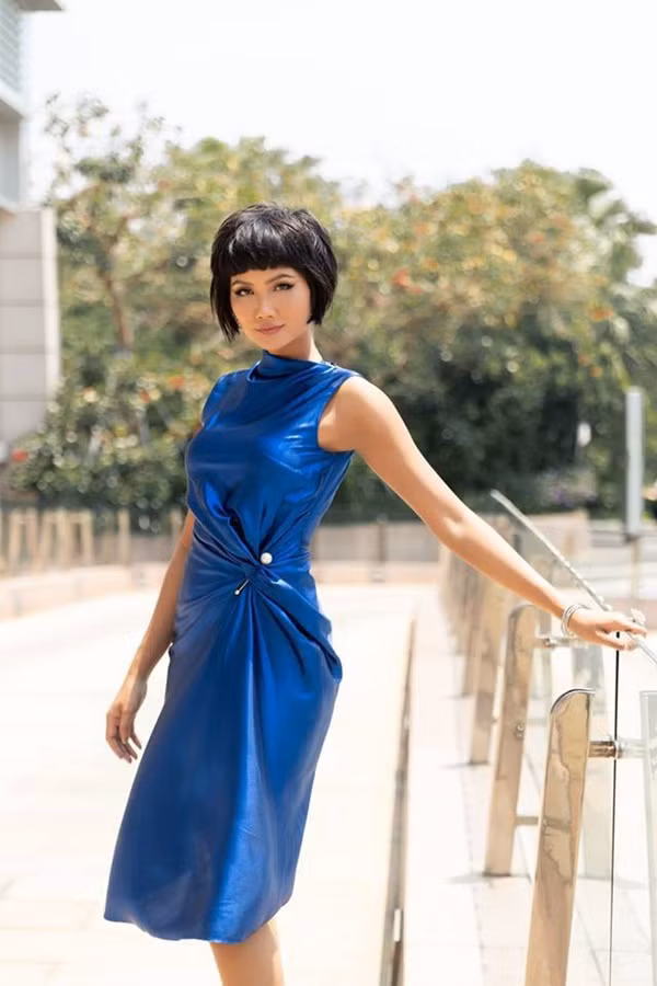 Sau khi tạo nên tiếng vang tại các đấu trường nhan sắc uy tín, cuộc sống của hoa hậu H'Hen Niê có rất nhiều thay đổi. Cô ngày càng đắt show quảng cáo, sự kiện hơn.