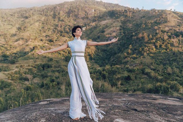 Sự thật thà, hồn nhiên, chất phác của H'Hen Niê không thay đổi dù đang có rất nhiều hào quang vây quanh cô.