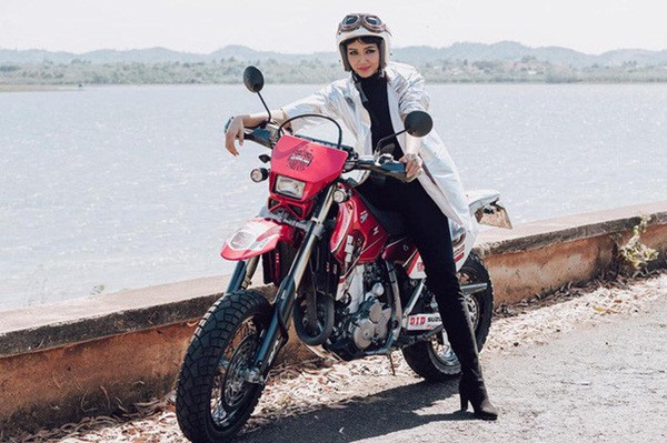 Vẻ đẹp khỏe khoắn, tràn đầy sức sống của H'Hen Niê tạo nên sự cuốn hút đặc biệt với công chúng.