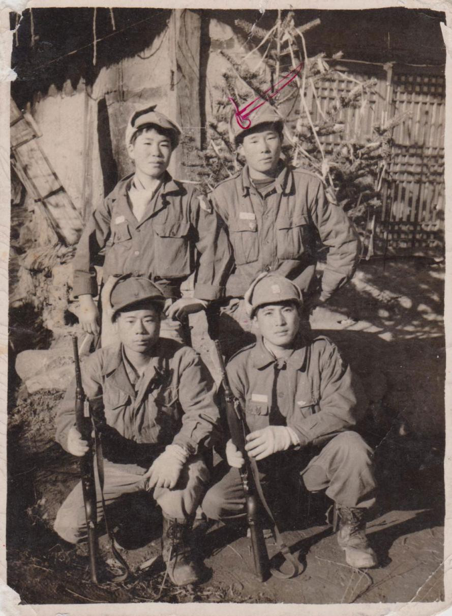 Rất nhiều sinh viên yêu nước của Hàn Quốc tất nhiên không bằng lòng với nhiệm vụ này, họ muốn đóng góp nhiều hơn cho đất nước và muốn được huấn luyện để có thể trực tiếp tham chiến trên chiến trường. Nguồn ảnh: Chosul.