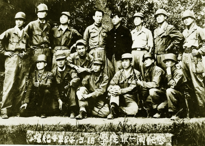 Khi Chiến tranh Triều Tiên bất ngờ nổ ra, đồng loạt sinh viên bao gồm cả nam lẫn nữ ở nhiều trường cấp ba, đại học và học viện của Triều Tiên đã tình nguyện gia nhập quân đội. Phần lớn trong số họ được đồng ý gia nhập quân đội bao gồm cả nữ giới - được phân công làm y tá mặt trận. Nguồn ảnh: Chosul.