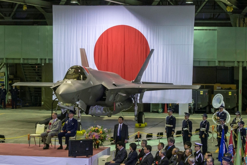 Cần phải lưu ý thêm, chiếc F-35A rơi trong khu vực cực kỳ nhạy cảm, rất gần với Trung Quốc và Nga - hai cường quốc quân sự đang có đối thủ trên không lớn nhất chính là chiếc F-35 - lý do này khiến Trung Quốc và Nga chắc chắn sẽ không đứng ngoài cuộc tìm kiếm này. Nguồn ảnh: BI.