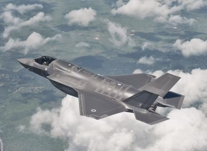 Theo đó Không quân Hải quân Anh đã lên tiếng xác nhận, lực lượng này sẽ lần đầu tiên triển khai phi đội chiến đấu cơ thế hệ 5 F-35B ra nước ngoài vào mùa hè này. Nguồn ảnh: DM.