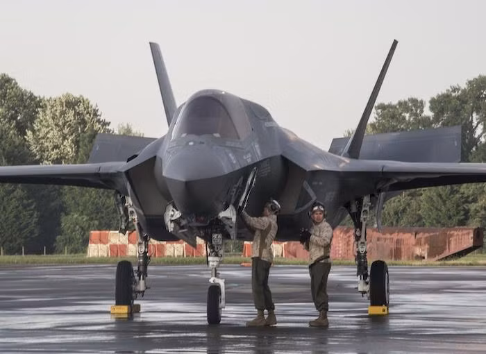 Với khí hậu Trung Đông nắng bỏng, các lực lượng thuộc Hải quân Anh sẽ có được những kinh nghiệm đắt giá trong việc vận hành bảo dưỡng vũ khí đắt tiền như F-35. Nguồn ảnh: DM.