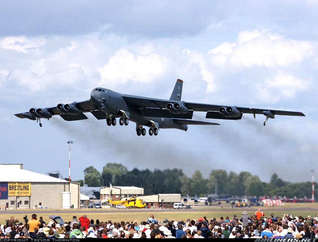 Hệ thống tác chiến điện tử trên B-52H cũng được nâng cấp cùng với hệ thống kiểm soát hoả lực kiểu mới. Tháp pháo phòng thủ phía sau máy bay ban đầu được trang bị pháo M61 Vulcan nhưng tới năm 1994 đã bị tháo bỏ hoàn toàn. Nguồn ảnh: Pinterest.