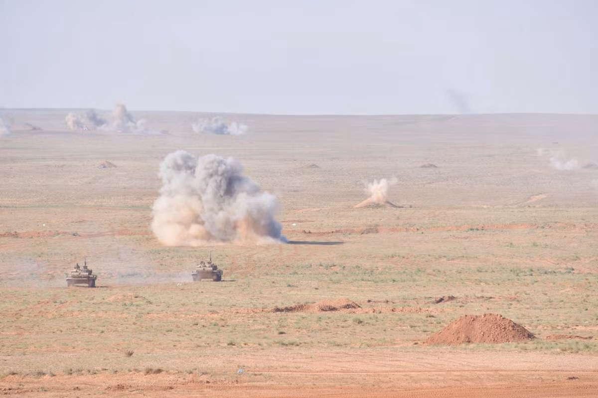 Tất nhiên là việc nâng cấp xe tăng T-55 không thể cung cấp cho nó đủ hoả lực và giáp trụ để đối đâu vỗ mặt với các loại xe tăng chủ lực khác. Mặc dù vậy việc nâng cấp T-55 cũng vừa đủ để nó có thể hỗ trợ bộ binh, đối đầu với các loại xe chiến đấu bộ binh hay xe thiết giáp chở quân của đối phương. Nguồn ảnh: Dambiev.