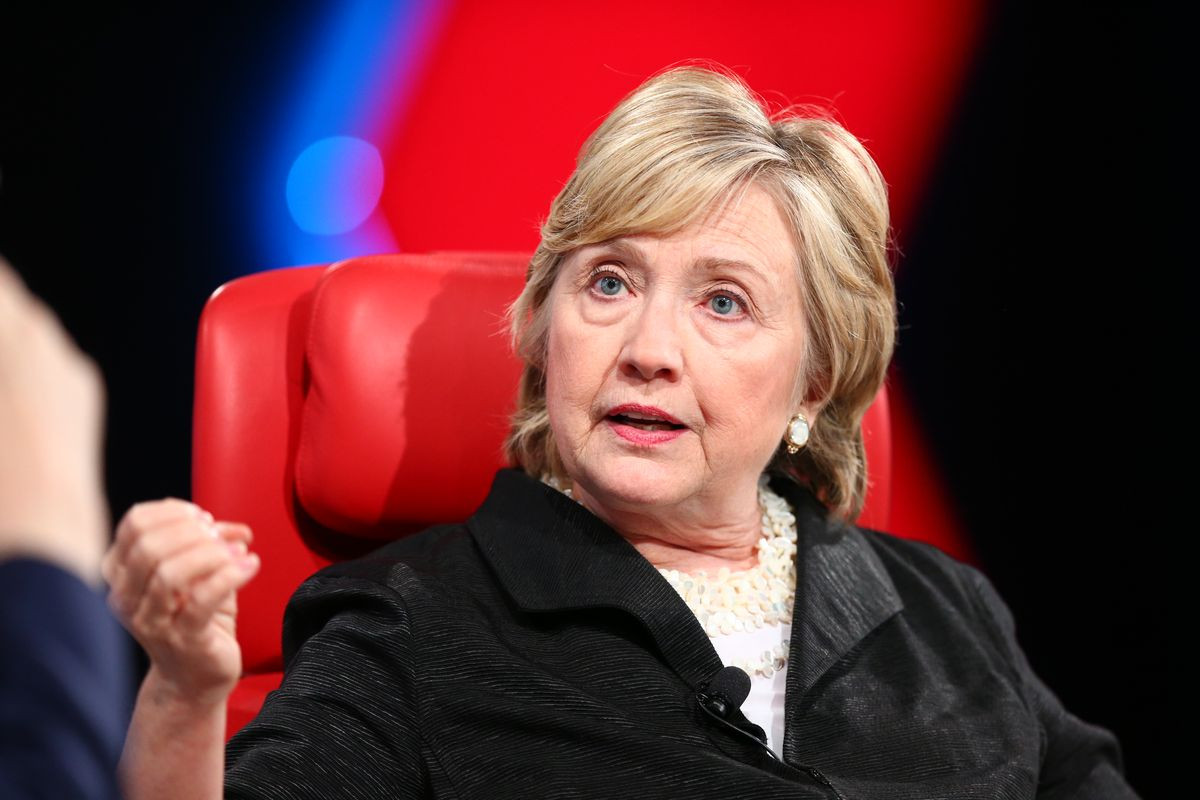 Cựu Ngoại trưởng Mỹ Hillary Clinton muốn nhà sáng lập WikiLeaks Julian Assange phải trả lời về những gì đã làm