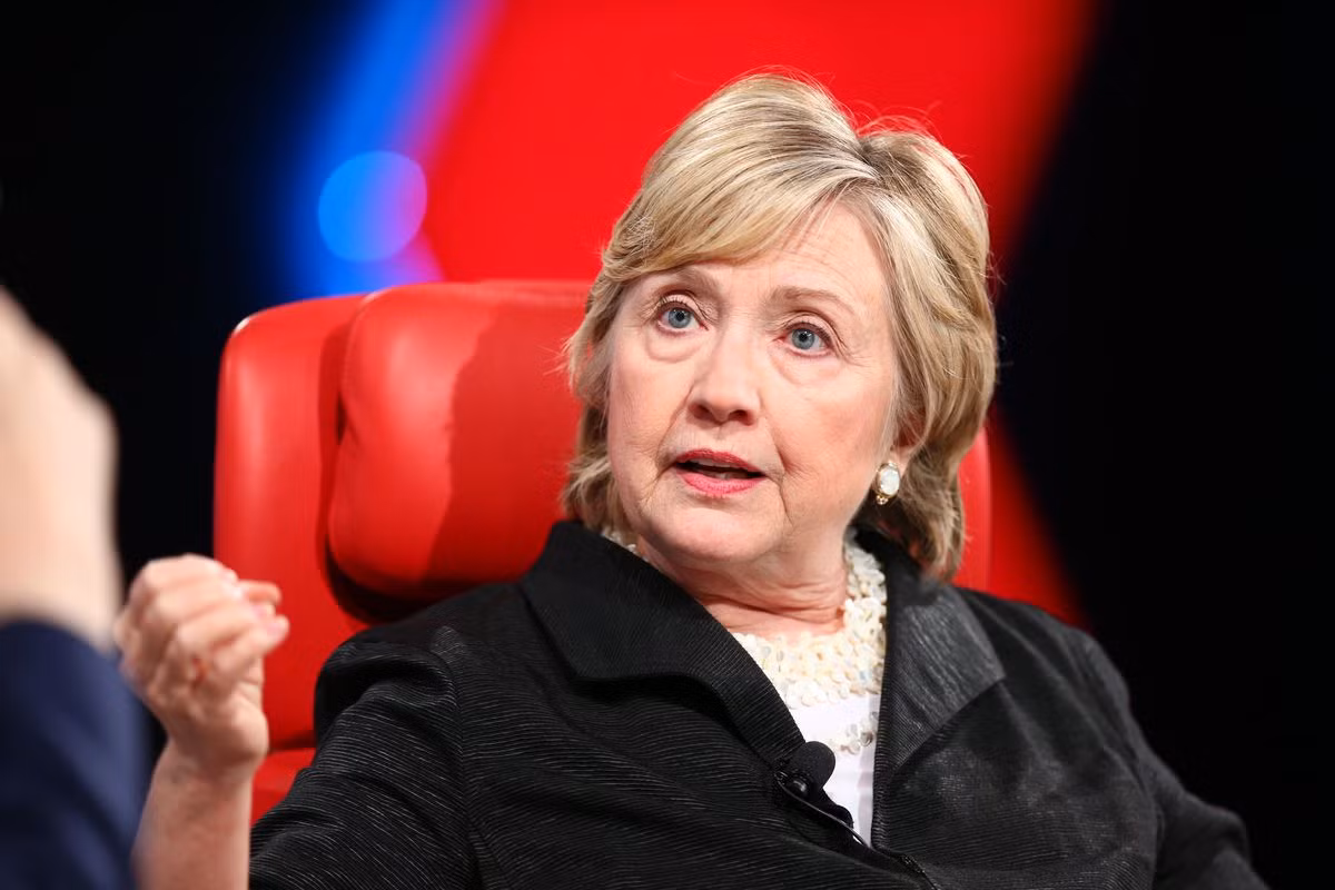 Cựu Ngoại trưởng Mỹ Hillary Clinton muốn nhà sáng lập WikiLeaks Julian Assange phải trả lời về những gì đã làm