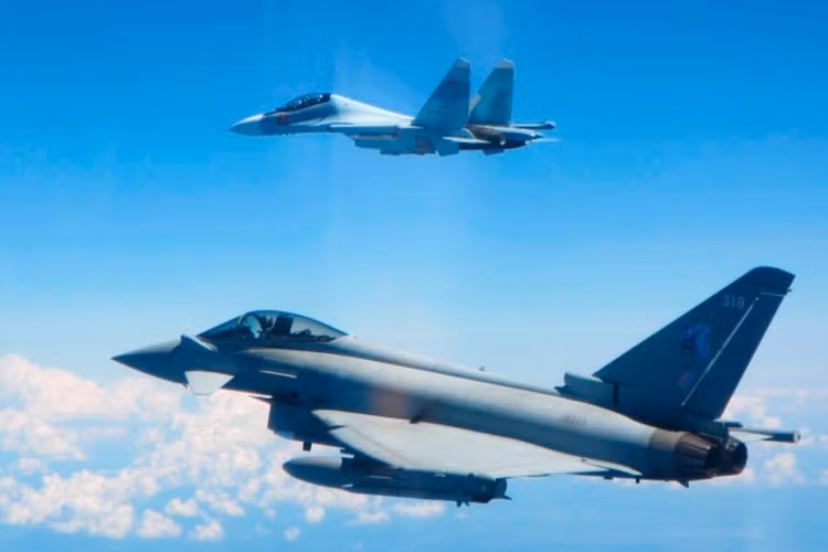 Trong lúc này, Bộ Quốc phòng Nga không bình luận về rắc rối xảy ra với không quân Anh. Các chuyên gia quân sự của Nga không loại trừ rằng trong thực tế, những tuyên bố như vậy từ phía London chỉ đơn giản là phóng đại.