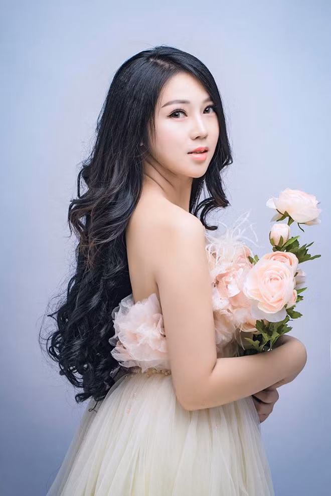 Giảm cân thành công, Huyền Anh như biến thành con người khác, gợi cảm, sành điệu và tự tin hơn. Không còn ai nhận ra cô gái mập ú, lếch thếch trong bộ đồ ngủ khi xưa. Chính bản thân cô cũng cảm thấy cuộc đời mình đã sang trang mới.