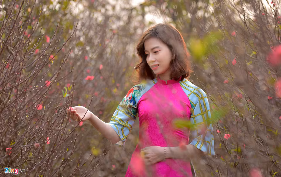 Những chiếc áo dài xuân, hanbok, sườn xám được cho thuê với giá 50.000-100.000 đồng.