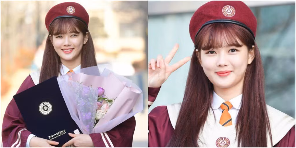 Ngày 8/2, Kim Yoo Jung đã tham dự lễ tốt nghiệp trung học tại trường trung học nghệ thuật Goyang tại Goyang, tỉnh Gyeonggi. Công ty SidusHQ đã tung ra những hình ảnh của cô nàng 18 tuổi tại buổi lễ tốt nghiệp!