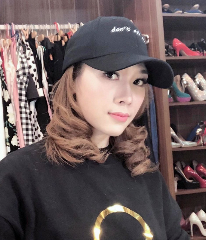 Không quan niệm rõ ràng hàng hiệu hay không hàng hiệu nên dù sở hữu đồ hiệu, Mỹ Tâm vẫn nằm ngoài "cuộc chơi" của các mỹ nhân Việt khác. Ảnh: VTC.