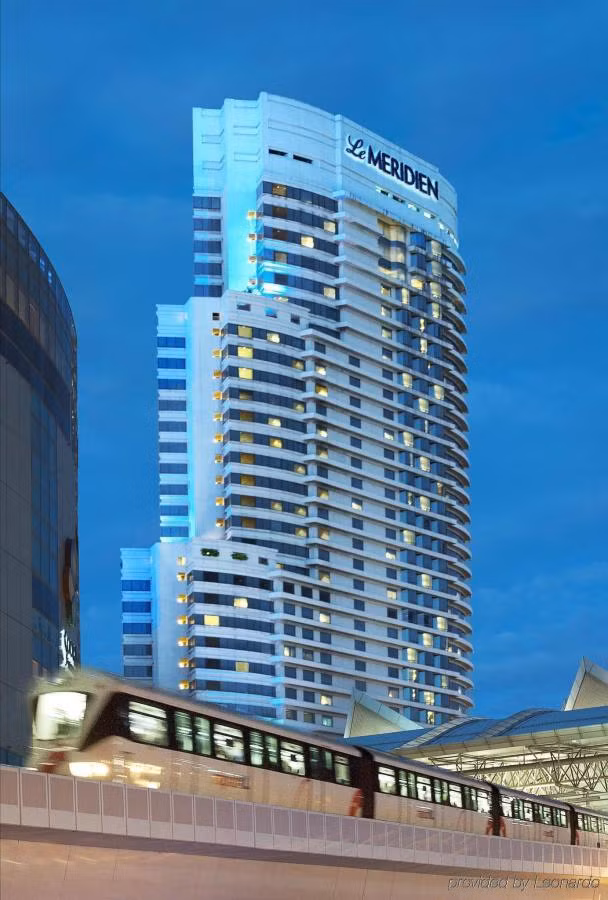 Le Meridien là một khách sạn 5 sao 35 tầng tại Kuala Lumpur (Malaysia).