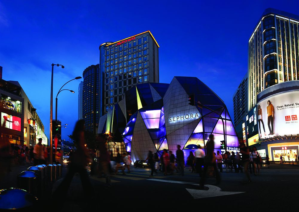 W Marriott Kuala Lumpur là khách sạn của Marriott Hotel Group ở khu thương mại trung tâm của Kuala Lumpur. Khách sạn cao 23 tầng với 491 phòng.