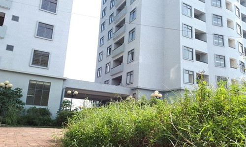 Dự án có 7 ô đất từ CT1 đến CT7 dùng để xây dựng chung cư cao tầng. Tuy nhiên, đến nay mới chỉ có 4 tòa nhà được đưa vào sử dụng và hiện đang được làm trụ Sở UBND, Hội đồng nhân dân quận Bắc Liêm và các cơ quan chức năng khác của Quận. Ảnh: Infonet.